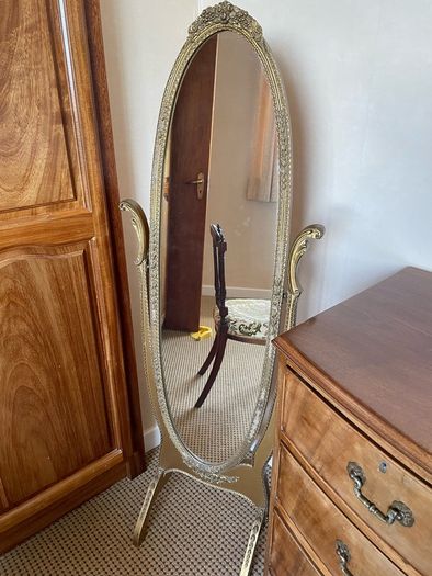 Late 19th-century oval cheval free-standing dressing mirror.