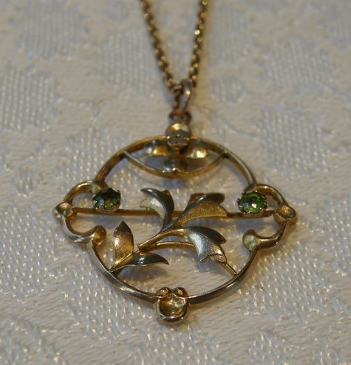 Antique Edwardian 9ct Gold Green Garnet Openwork Pendant & Belcher Chain Necklace
