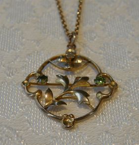 Antique Edwardian 9ct Gold Green Garnet Openwork Pendant & Belcher Chain Necklace