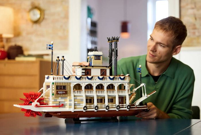 Lego 21356 River Steamboat & 5009157 Amelia Ticket Booth