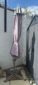 Cantilever parasol