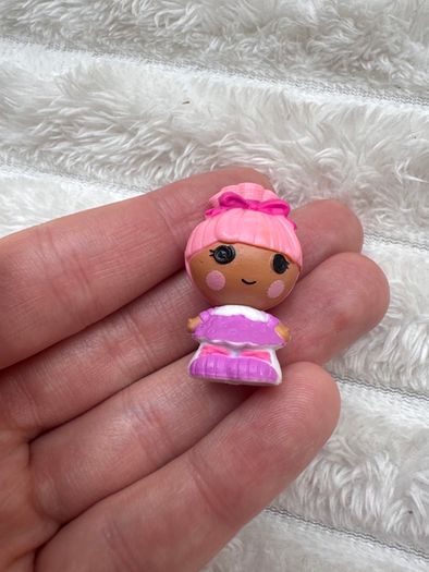 Lalaloopsy Tinies Swirly Figure Eight Girl approx. 3.5 cm. Used Please see photos