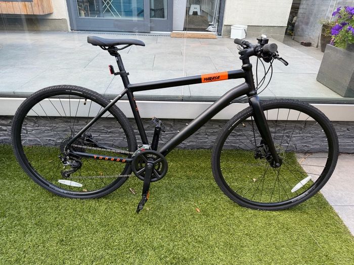 Men's Hybrid Bicycle large - as new 1 year old - rarely used...600 euro new.