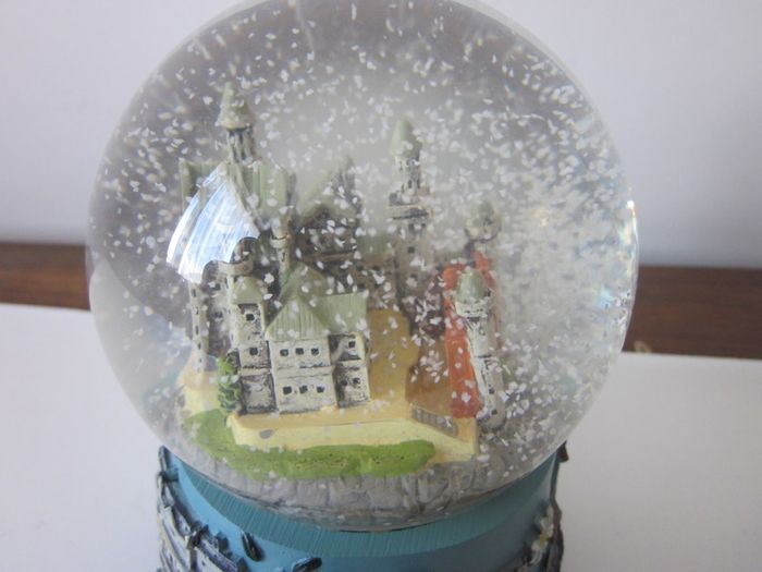 Vintage Musicial Snow Globe Bavarian Castles with Music  Edelweiss