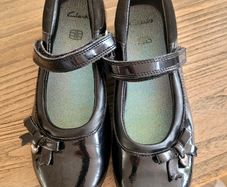 clarks girls shoes 1E