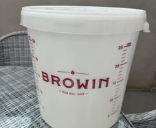 Fermenting jar with a lid