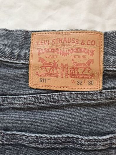levis 511 Size 32/30 zip fly stone wash Black In excellent condition