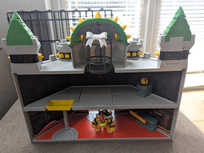 Nintendo Super Mario Deluxe Bowser Castle Playset