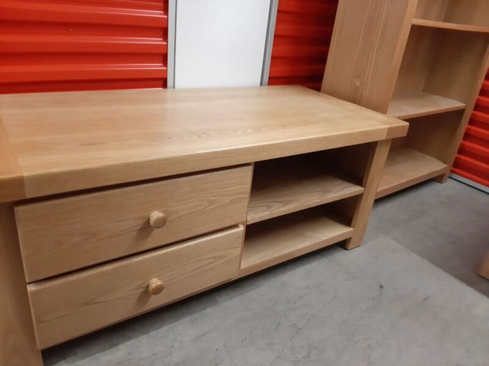 TV Table with 2 drawers and 2 shelves