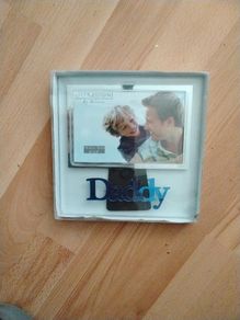Photo Frame/Glass "DADDY" Frame .. Holds a 6" x 4" (15 cm x 10 cm) Photo