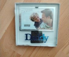 Photo Frame/Glass "DADDY" Frame .. Holds a 6" x 4" (15 cm x 10 cm) Photo