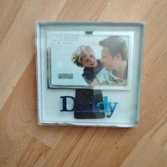 Photo Frame/Glass "DADDY" Frame .. Holds a 6" x 4" (15 cm x 10 cm) Photo