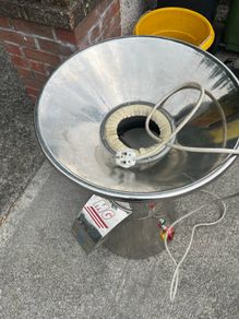 Bread crumbs machine