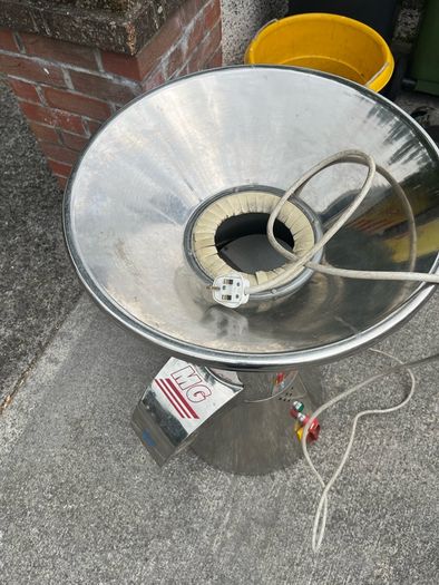 Bread crumbs machine