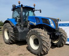 New HollandT8 390 2014