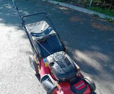 Jonsered self drive lawnmower