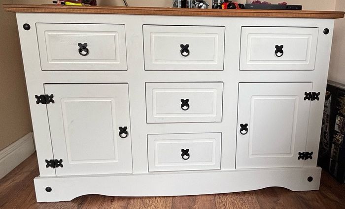 Chest of drawers