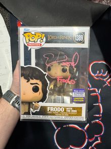 Funko pop lord of the rings Frodo signed