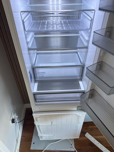 SAMSUNG integrated Fridge Freezer : BRB26705FWW