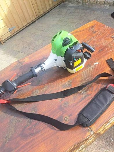 Petrol strimmer