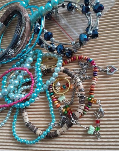 BRACELETS  - Necklace - Rings Lot