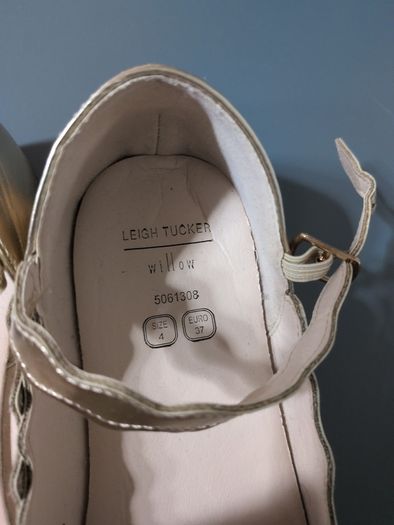 Girls flat shoes Leigh Tucker size 4