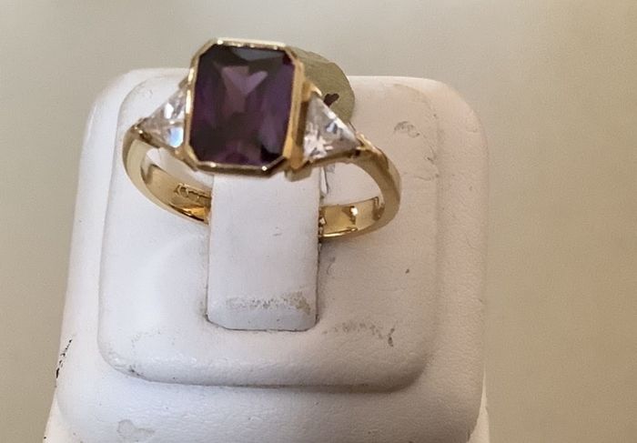 New 18ct Solid Gold Hand Made Cubic Stone Ring