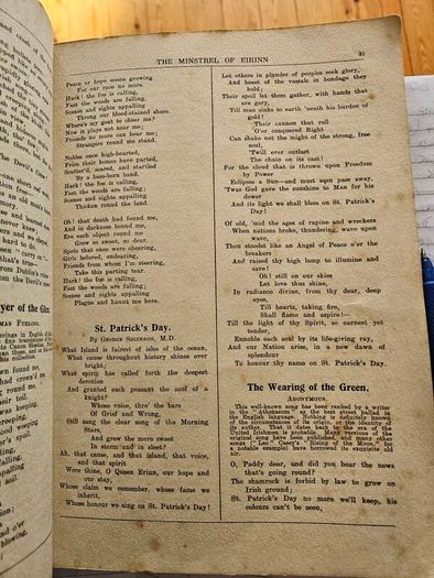 The Minstrel Of Eirinn. Rare Selection Of National Poetry Arranged With Notes By Terence O'hanlon. Forward By Father Pat Walsh. 1930 Large Volume Paperback In Poor Condition.  See Photos For Same.