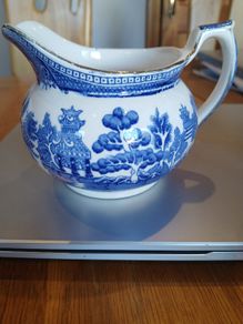 Arklow Pottery Willow patter jug. D stamp