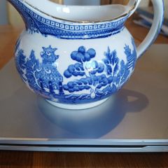 Arklow Pottery Willow patter jug. D stamp
