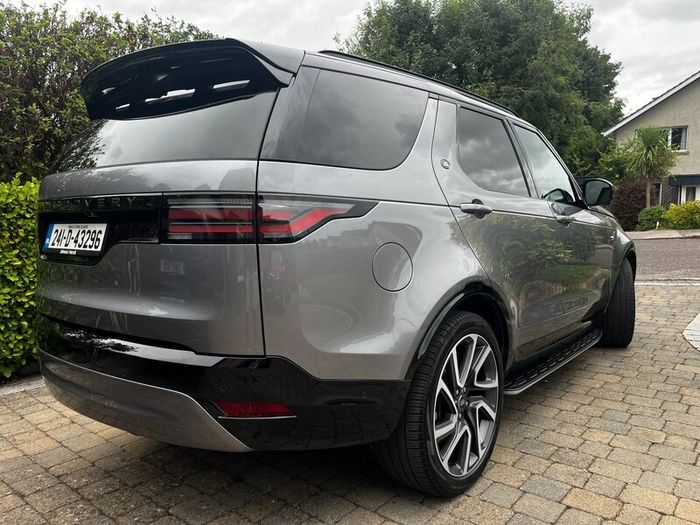 Land Rover 2024 Discovery Hse Comm. Price Drop