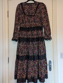 Stunning floral long sleeve midi dress