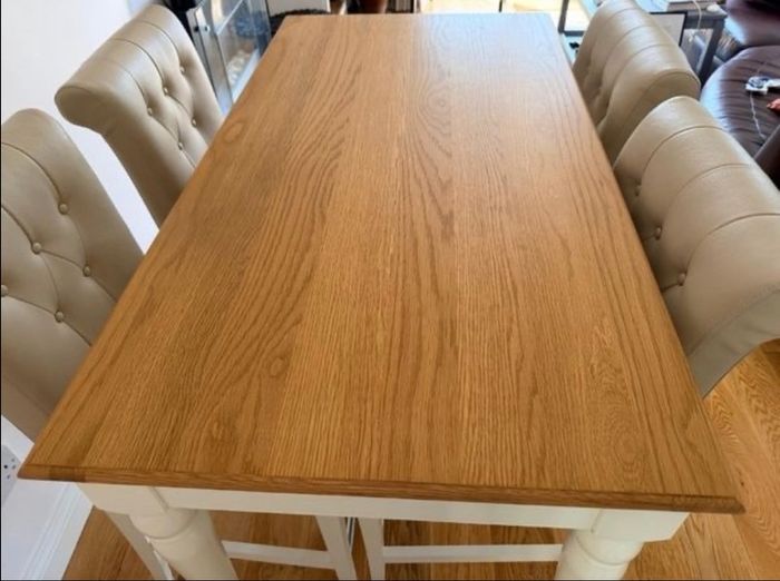 Bar dining table