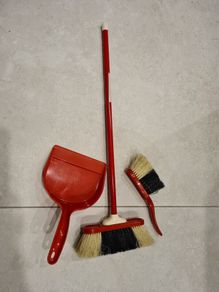 Red kids sweeping brush set