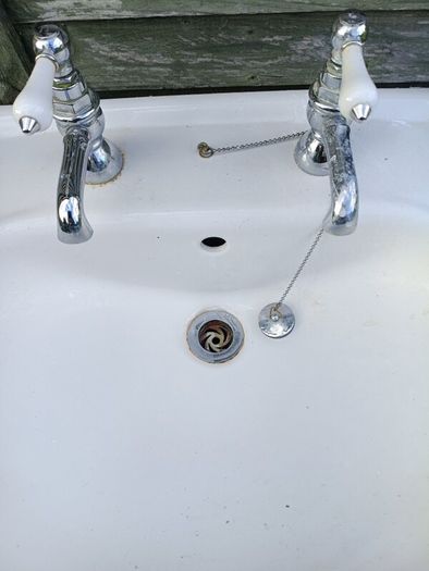 Bathroom sink