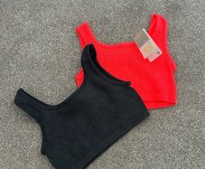4 x XS cropped tops