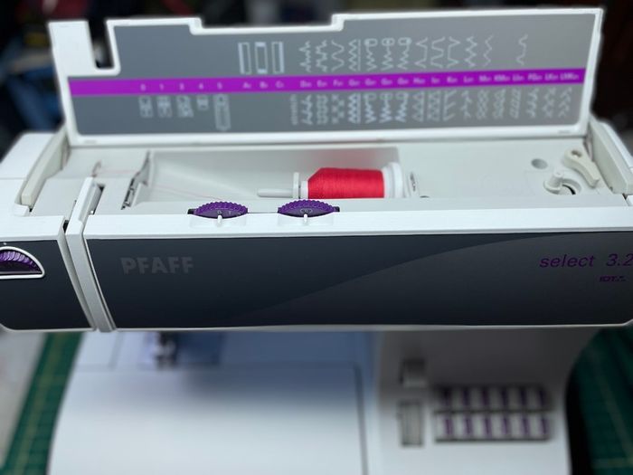 PFAFF Select 3.2 Sewing Machine - IDT - Just serviced - Like new!