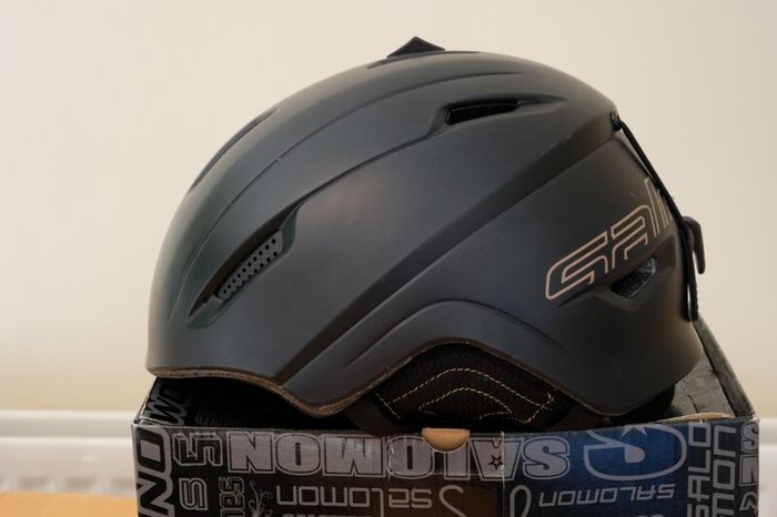 Snowboard, bindings and helmet