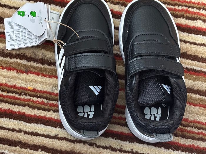 Adidas Unisex shoe