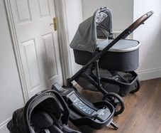UPPAbaby Cruz V2 Travel System + Bassinet + Mesa i-Size Car Seat & ISOFIX Base