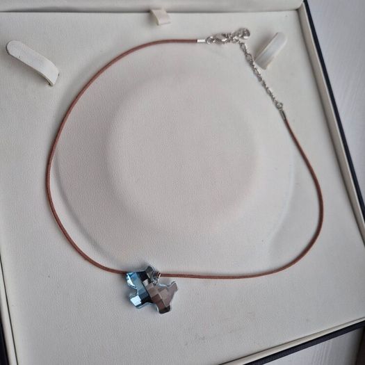 Swarovski crystal blue dog corded necklace very good condition