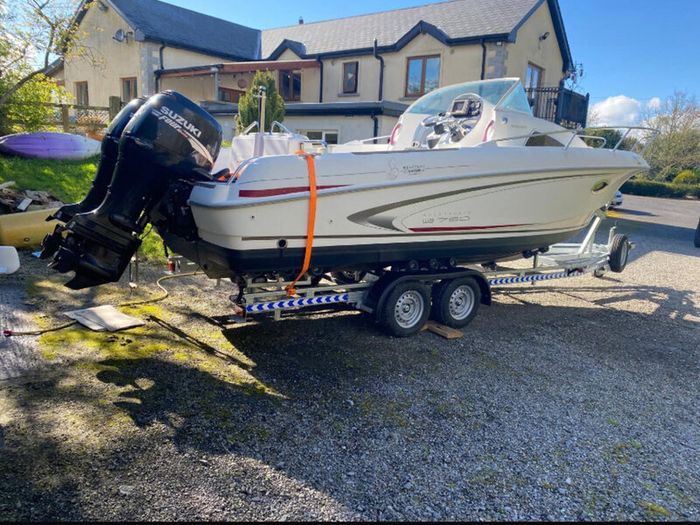 Beneteau flyer 750.
