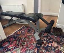 Nautilus adjustable weight bench in excellent used condition