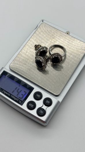 Sapphire set with Diamond