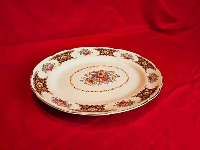 Medium Arklow platter , Larne / Pattern 2384