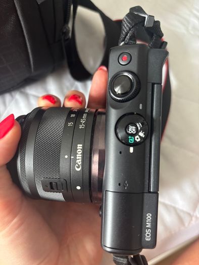 Canon Eos M100, bag and tripod