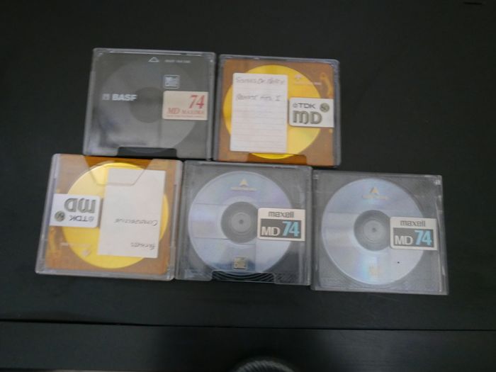 Sony MDS-JE530 Minidisc Player & Recorder, and 5 Discs - Works Well.