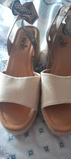 Ladies shoes