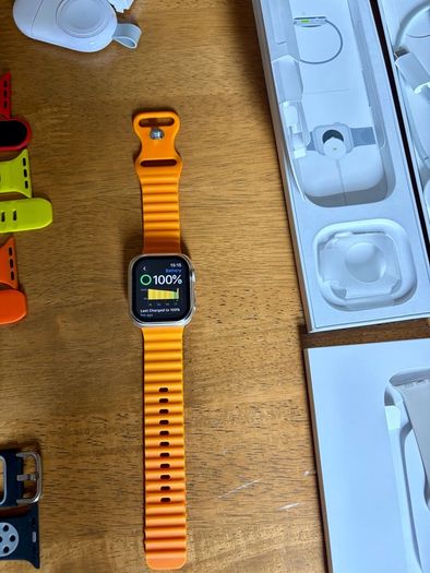 Apple Watch SE 2nd Gen GPS 40mm Starlight Aluminium Case 1 Owner Extras 14pc New Charger Case Strap Band Professional Office Work Lifestyle Fitness Outdoors Elegant Party Event Magnetic Ocean