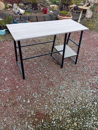 lovely desk ...have second shelf aswell just never used it